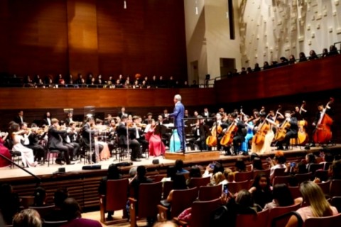 Teatro Baccarelli, primeira sala de concertos do mundo em uma favela, foi inaugurada em Heliópolis